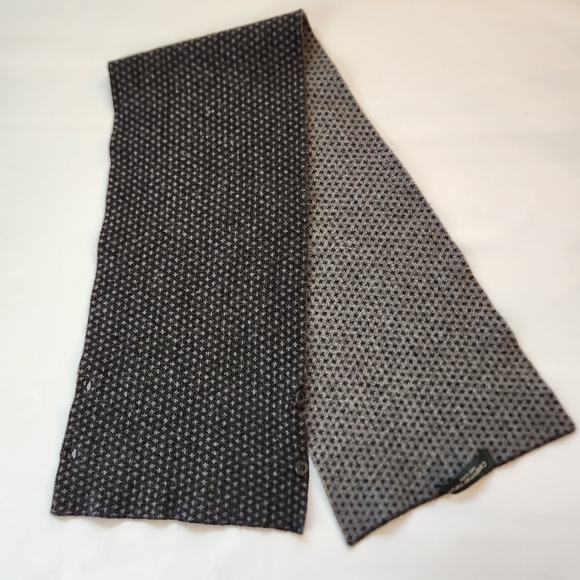 Cashmer Italy Bicolor Reversible Scarf Button Closure Reversible - Picture 9 of 9